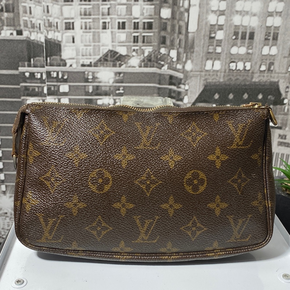 Authentic Louis Vuitton Pochette Monogram Accessories Bag - Picture 11 of 17